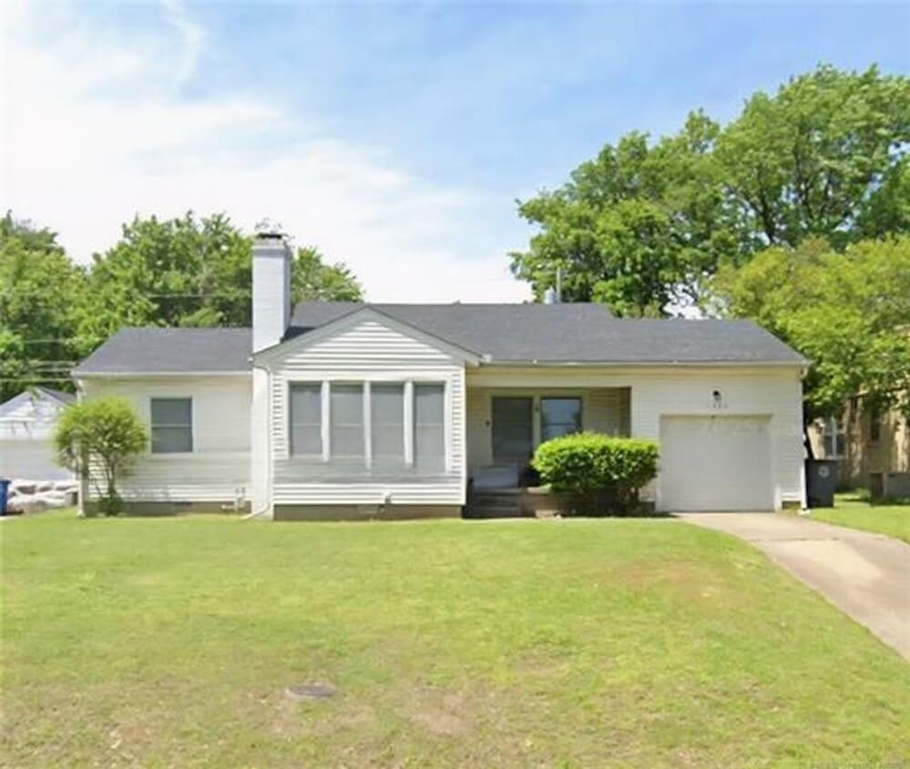 Primary Photo - 3-bedroom, 1 bathroom, 1 car attached gara...