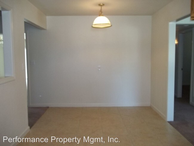 Building Photo - 3 br, 2 bath House - 4028 E. Garland Ave.