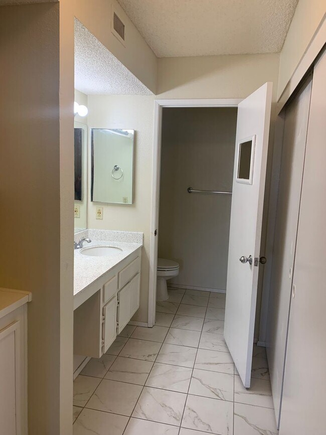 Building Photo - 5990 Dandridge Ln