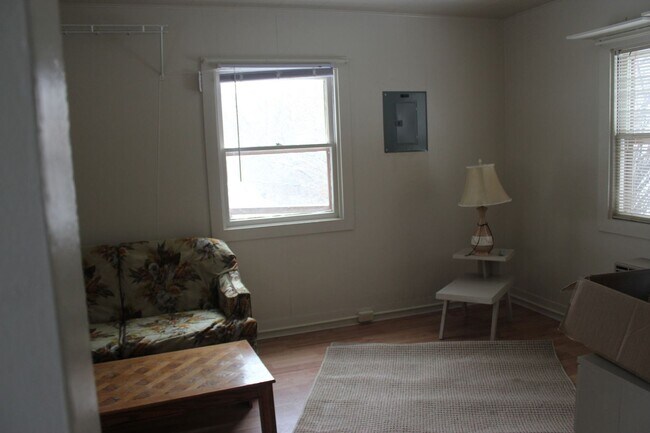 Foto del edificio - Carolynn's Tri Plex