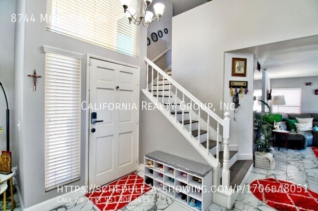 Foto del edificio - 8744 Mesa Oak Dr