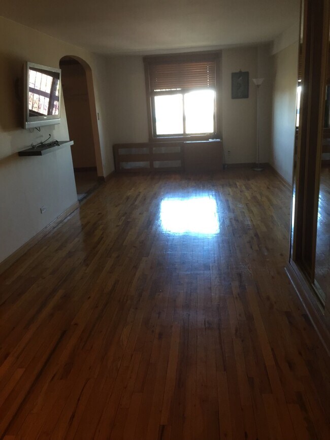 Foto del edificio - 2121 Shore Pkwy