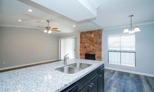 Foto del edificio - 17331 Red Oak Dr