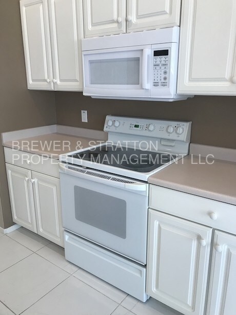 Foto del edificio - 7012 W Potter Dr