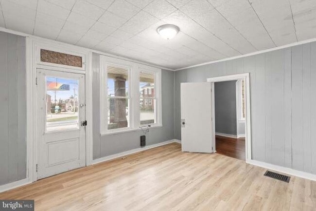 Building Photo - 402 Broadway