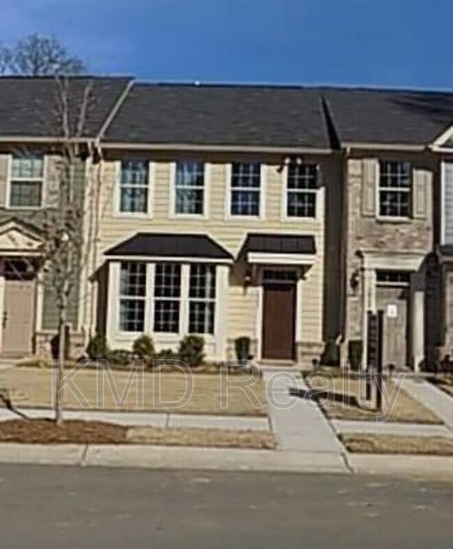Building Photo - 1935 Fleetwood Dr