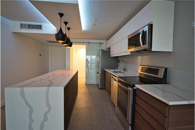 Foto del edificio - 7 Royal Palm Way