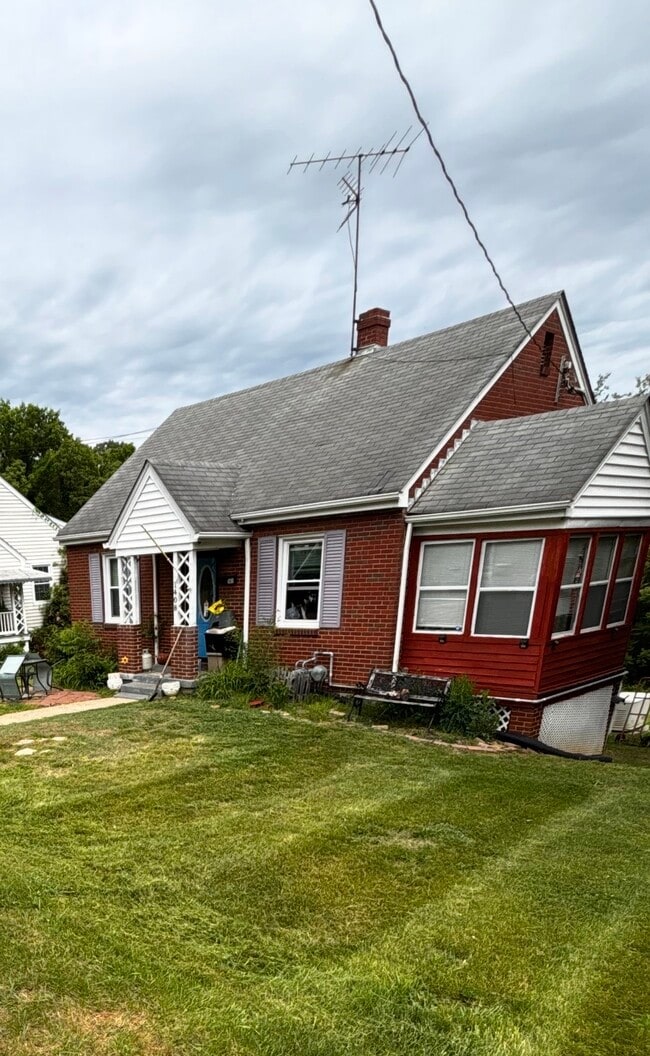 Building Photo - 1408 Fort Manor Dr