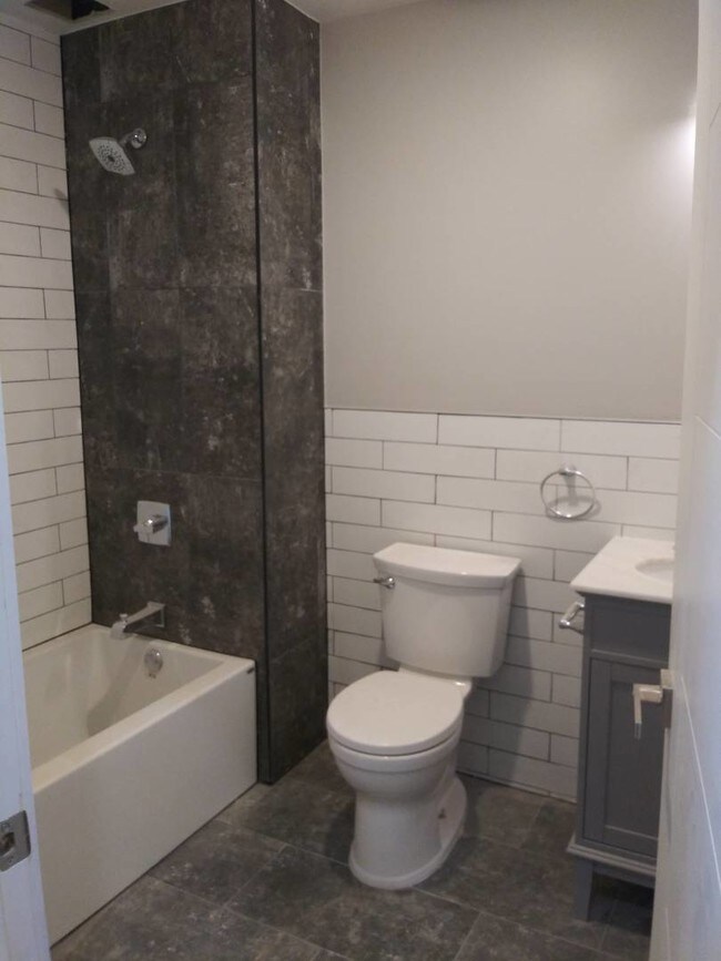 Building Photo - 834 Herkimer St