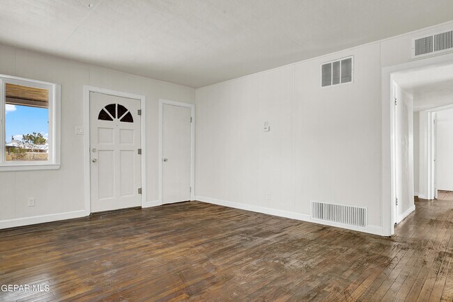 Foto del edificio - 536 Ben Swain Dr