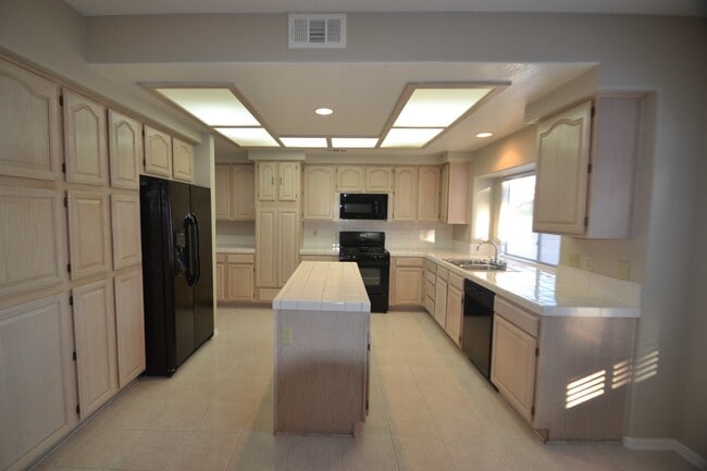 Building Photo - 7897 Desert Willow Dr