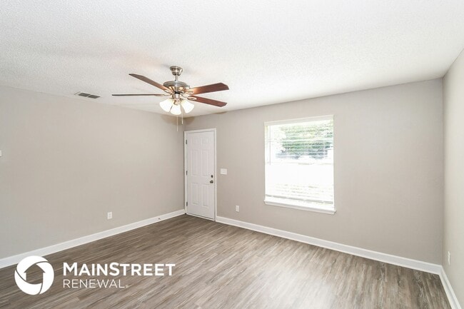 Building Photo - 1533 Raven Dr S