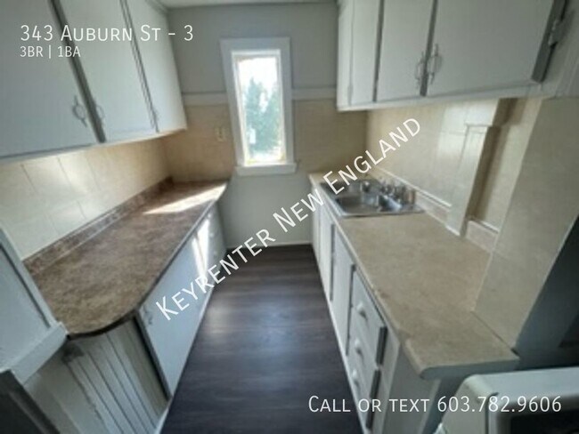 Building Photo - 3 Bedroom Apartment Available Now