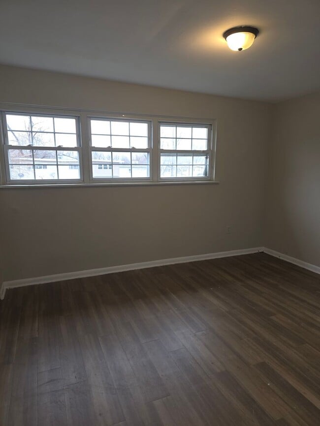 Building Photo - End Unit Townhouse