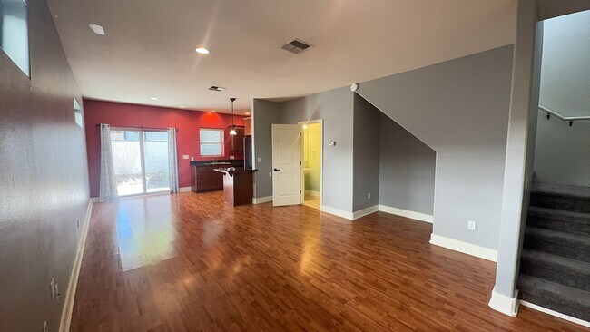 Building Photo - 2 Bedroom-2.5 Bath Townhome