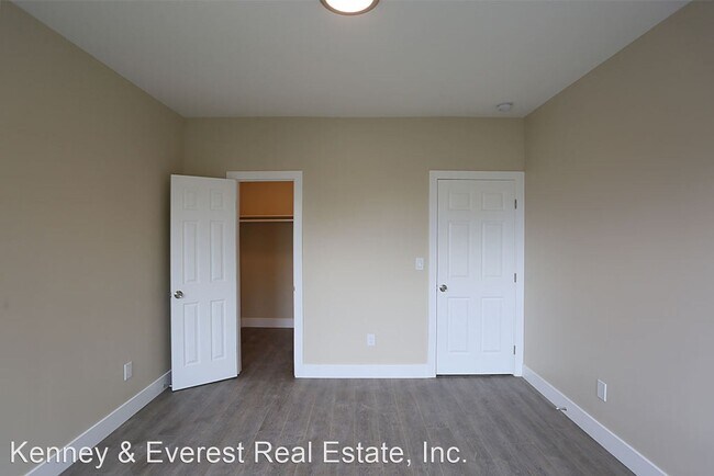 Building Photo - 2 br, 1 bath House - 2011 Sacramento #3