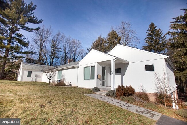 Building Photo - 92 Overbrook Dr