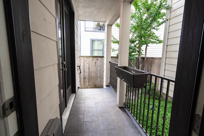 Building Photo - 5648 Larkin St