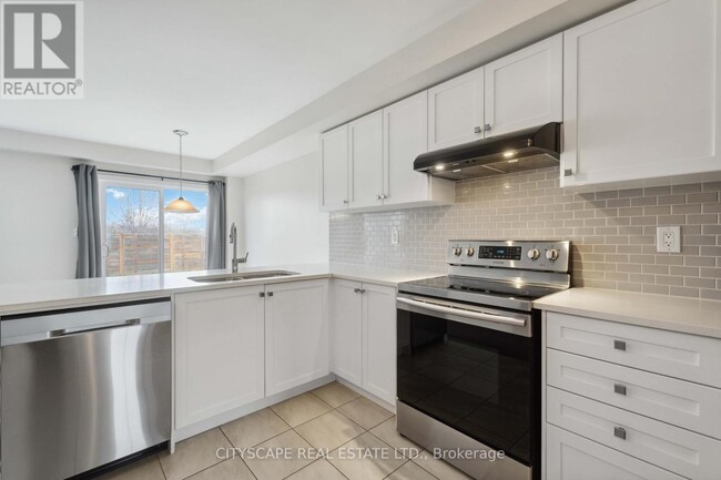 Building Photo - 148 Esther Cres