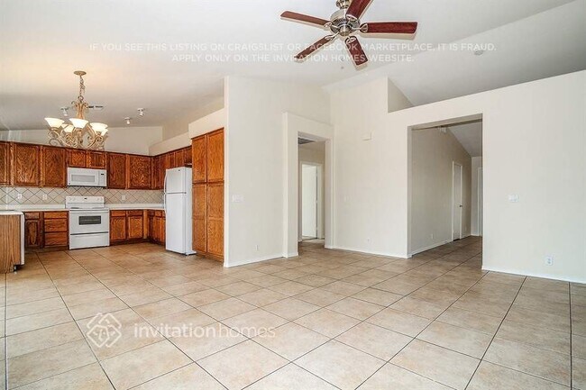 Foto del edificio - 6615 N 77th Dr