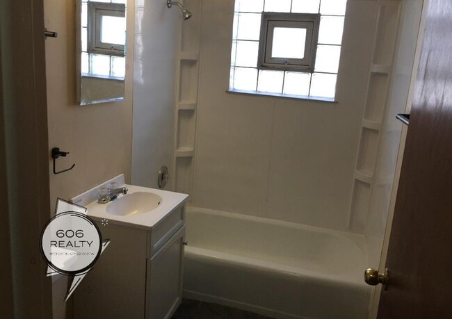 Foto del edificio - Cozy, one bedroom apartment in Cicero, Clo...
