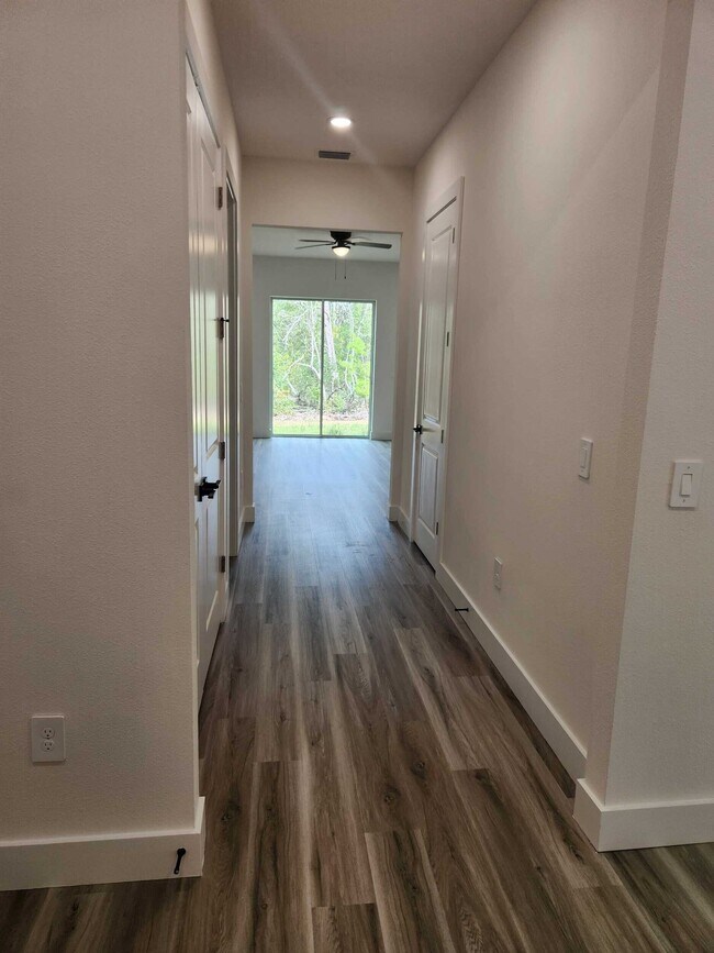 Building Photo - 9 Dusty Miller Ct