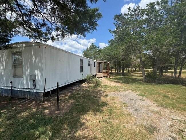 Foto del edificio - 301 Whitetail Ln