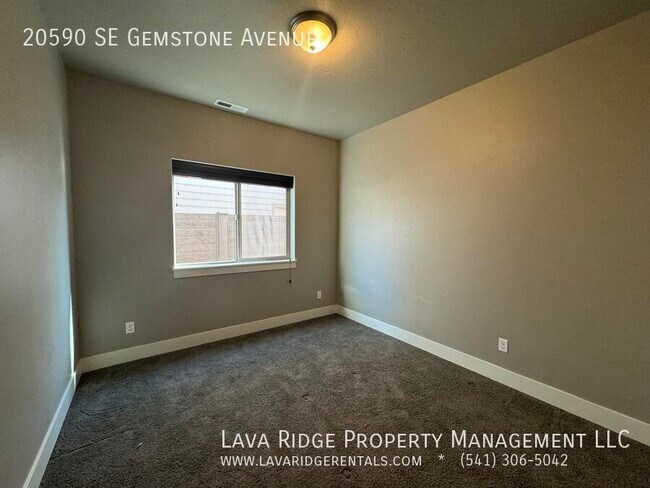 Foto del edificio - 20590 SE Gemstone Ave