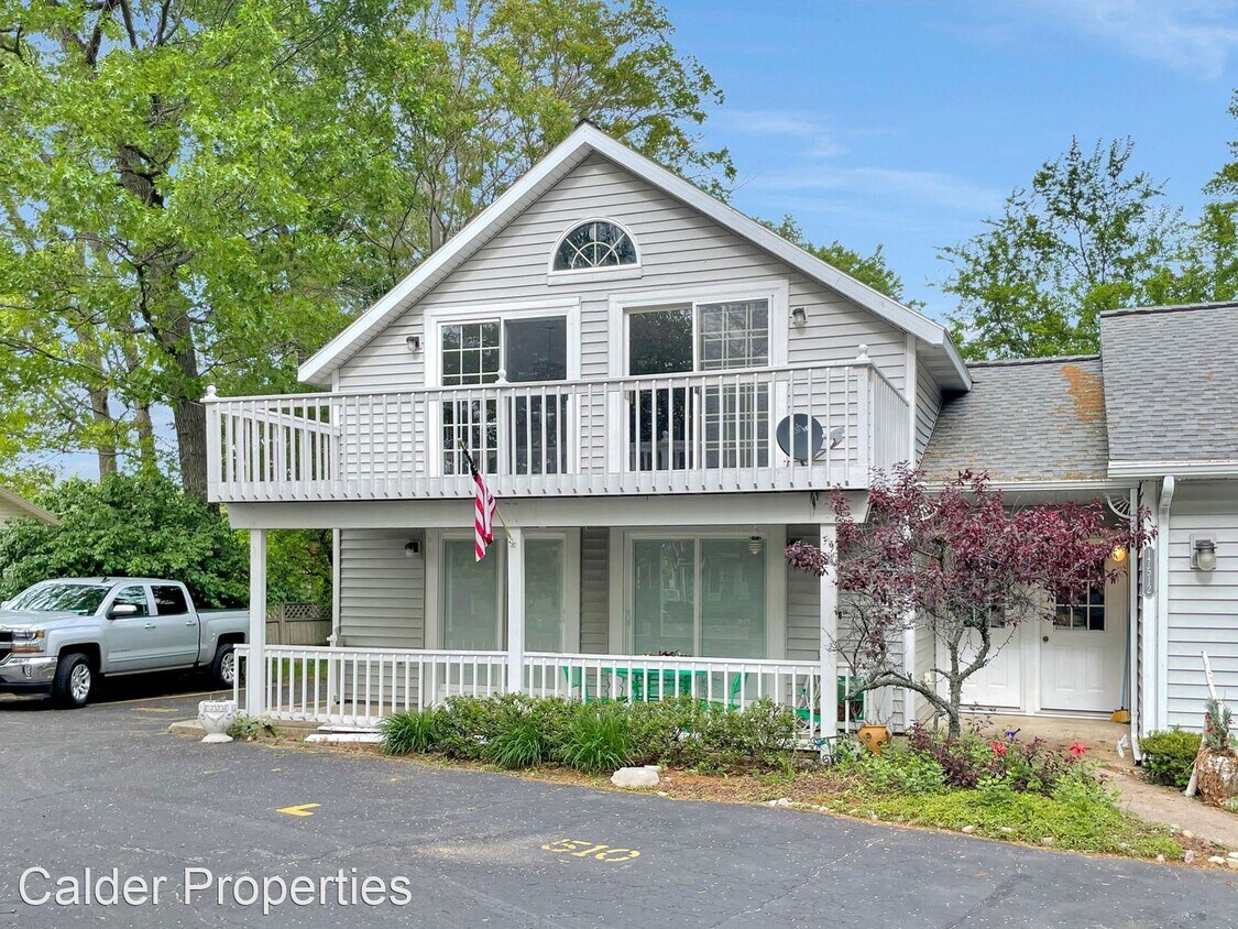 17512 N Fruitport Rd, Spring Lake, MI 49456 House Rental in Spring