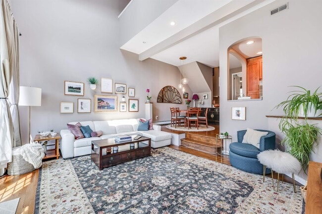Building Photo - 298 3rd St