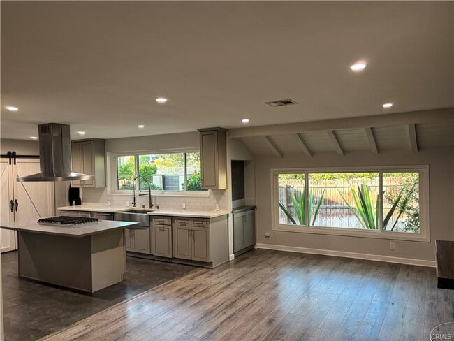 Building Photo - 6656 Columbus Ave