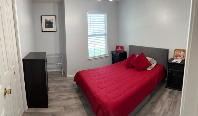 Foto del edificio - 5722 W Legacy St