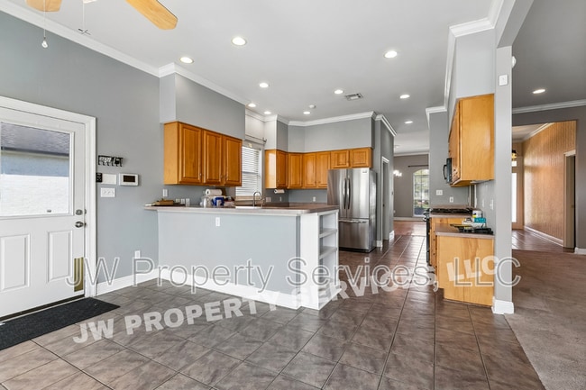 Foto del edificio - 1208 Lake Frances Dr