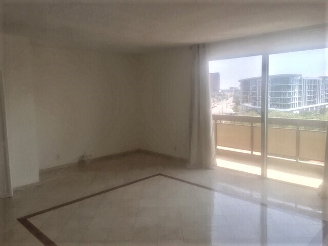 Side of Living Room Dinning Area - 321 S San Vicente Blvd