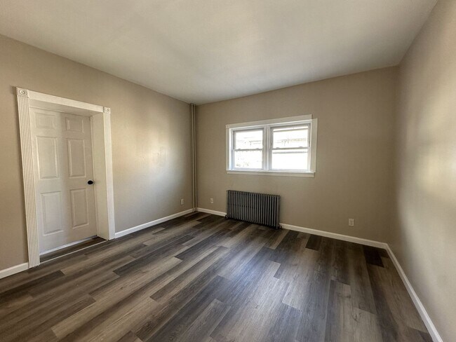 Building Photo - 618 Carlock Ave