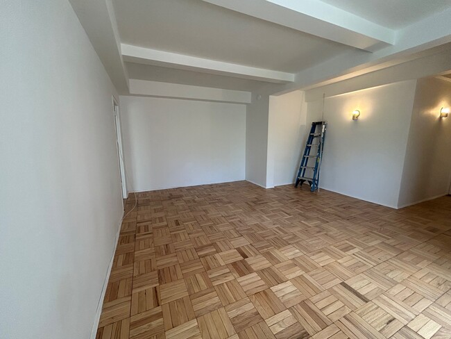 Building Photo - 1594 Metropolitan Ave