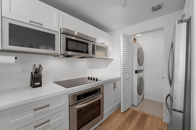 Kitchen and Washer-Dryer - 244 Biscayne Blvd