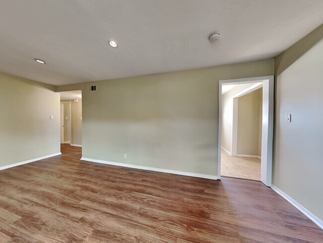 Foto del edificio - 10757 Valley View Ave