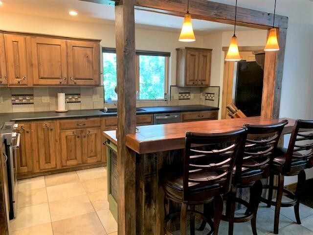 Foto del edificio - 90 Fisher Ct