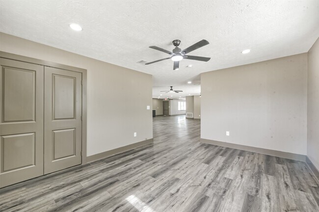 Foto del edificio - 9030 Almeda Genoa Rd