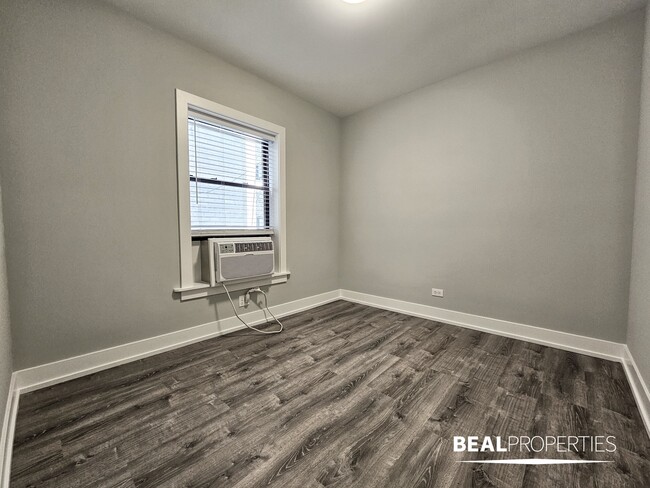Foto del edificio - 711 W Brompton Ave