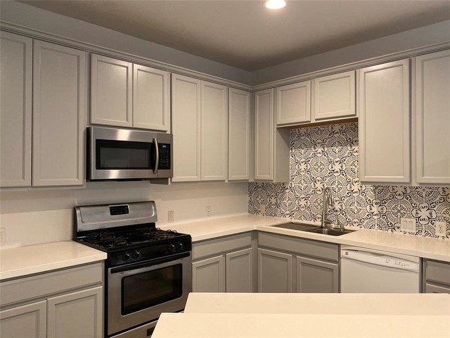 Building Photo - 7912 Via Ashford Terrace