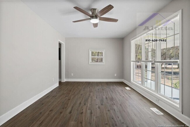 Building Photo - 1315 Cade Hill Ave
