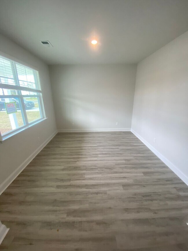 Foto del edificio - Brand New Home!! Available Now!