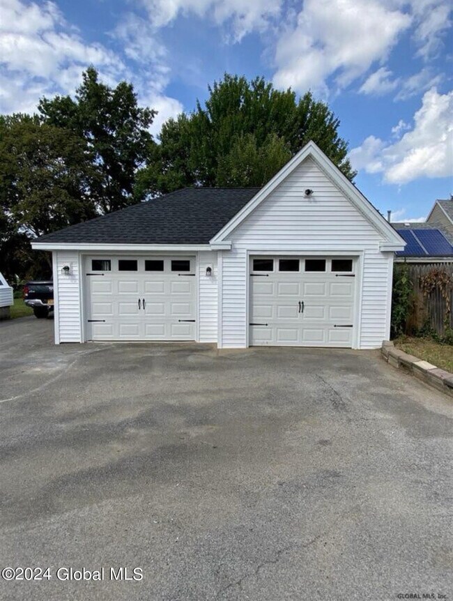 Building Photo - 217 Lisha Kill Rd