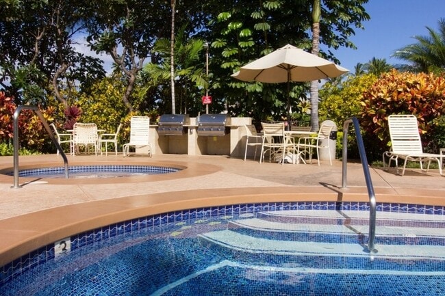 Building Photo - Spacious Furnished Grand Champions End Unit Available