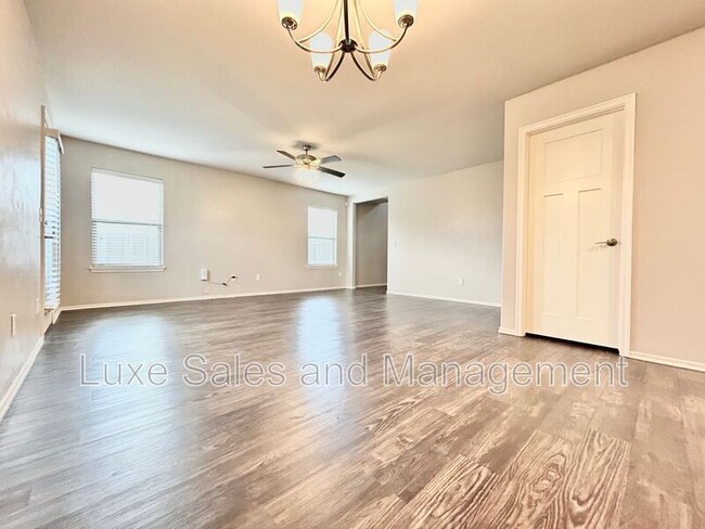 Building Photo - 8806 SW 45th St