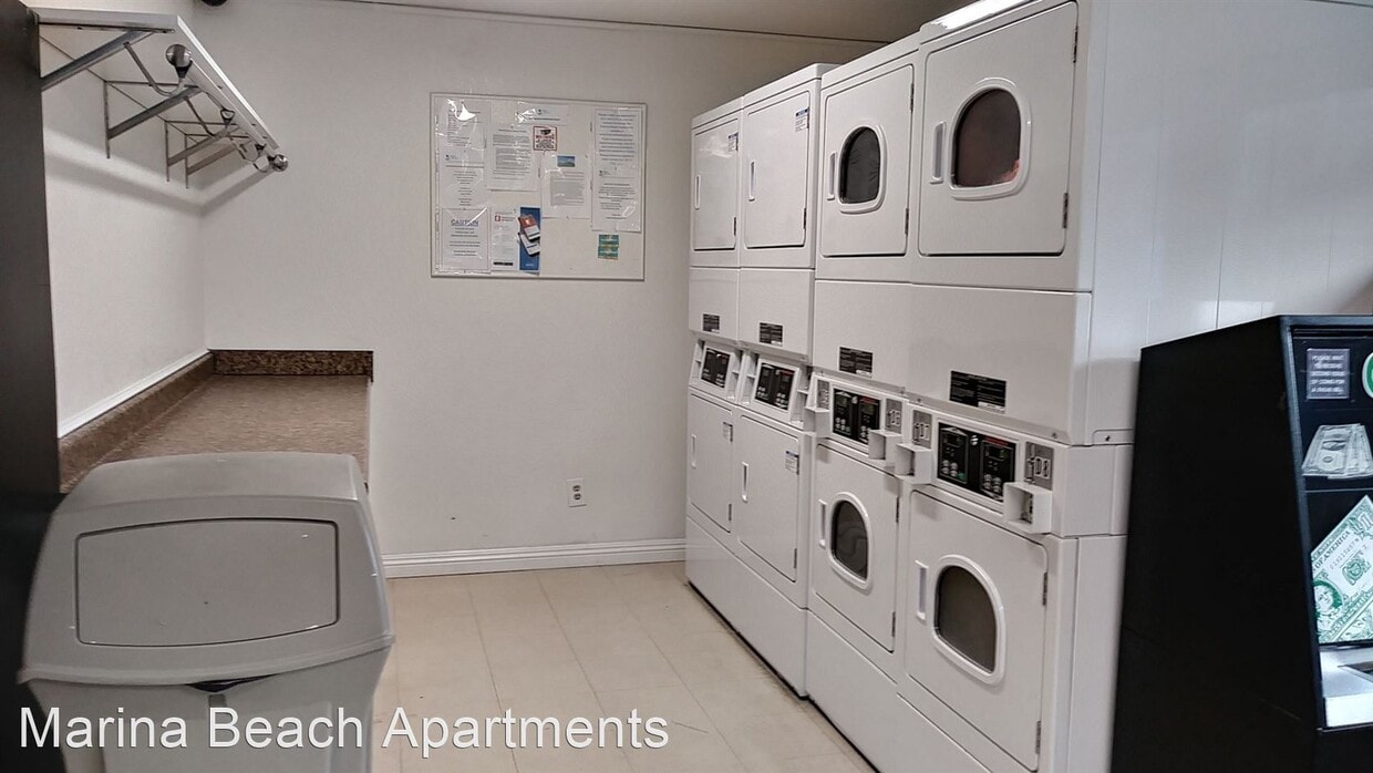 Building Photo - 3270 Del Monte Blvd