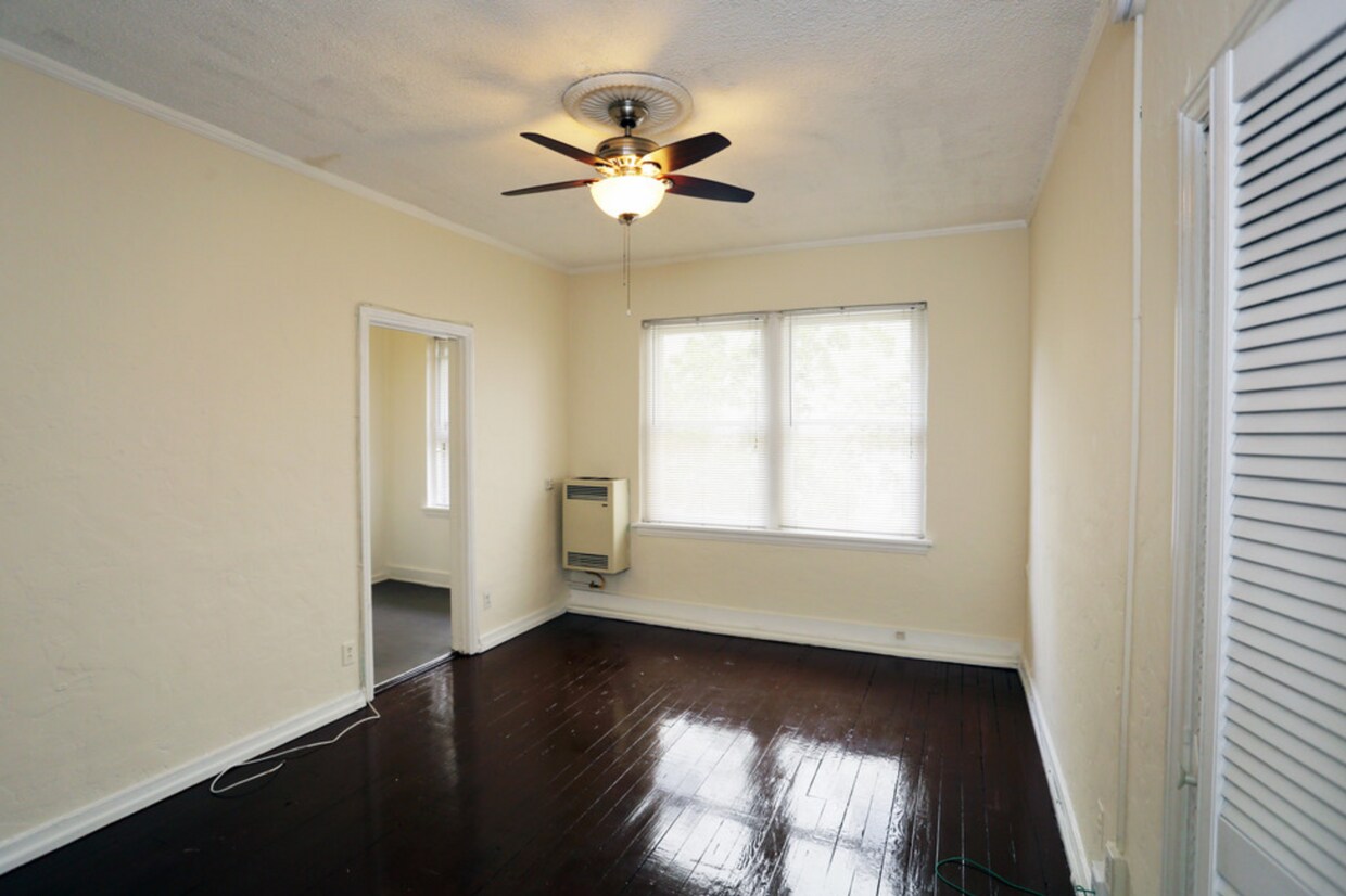 828 S Hobart Blvd Unit 302, Los Angeles, CA 90005 Room for Rent in