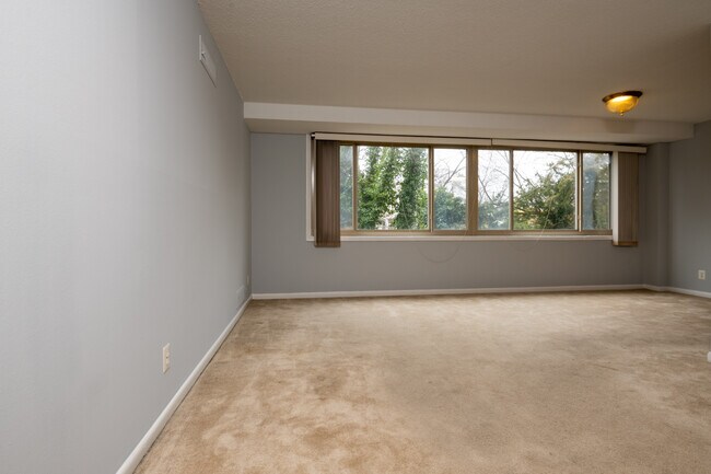 Building Photo - 4410 Oglethorpe St
